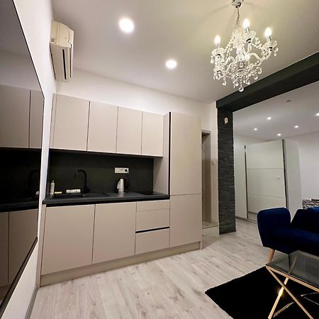 Luxury Apartment In Братислава Екстериор снимка