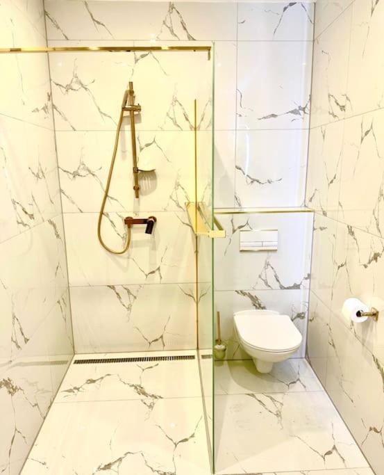 Luxury Apartment In Братислава Екстериор снимка